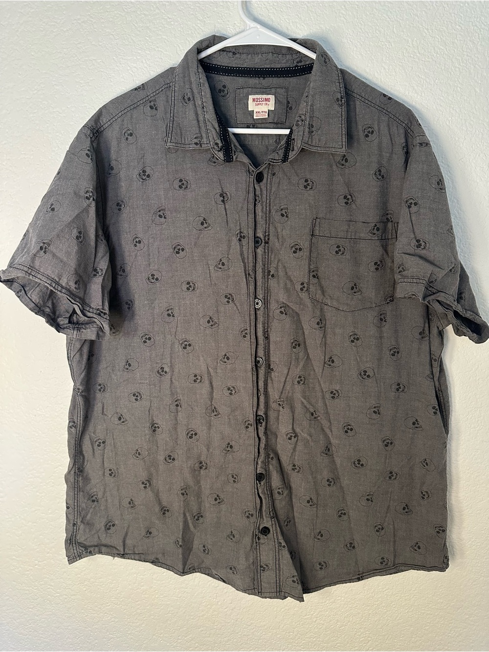 Mossimo Supply Co Men’s XXL Gray Skull Print Short Sleeve Button Down Shirt